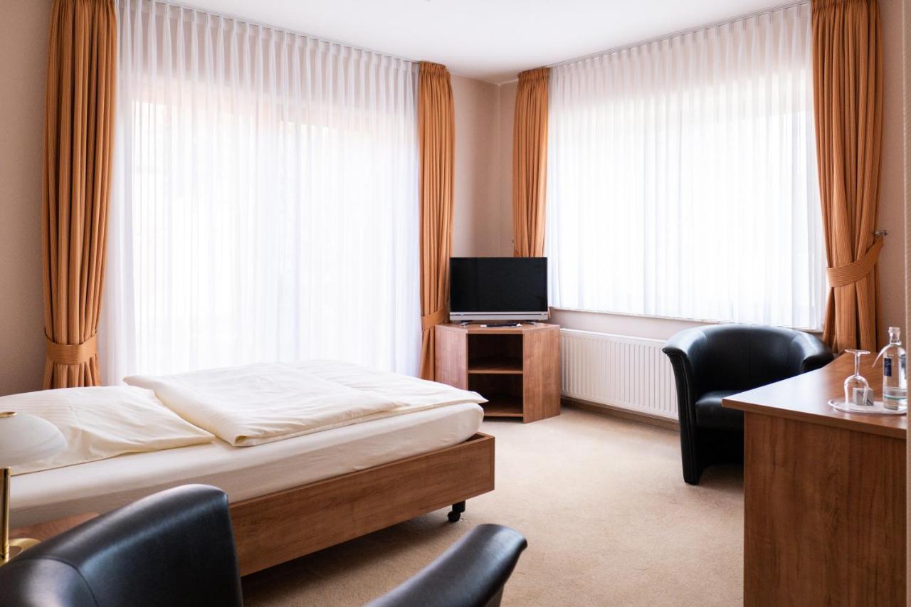 Land-Gut-Hotel Restaurant Kreuz Meyer Stuhr Bagian luar foto