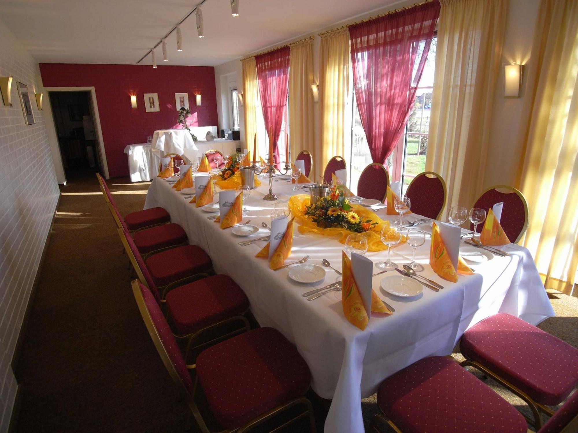 Land-Gut-Hotel Restaurant Kreuz Meyer Stuhr Bagian luar foto