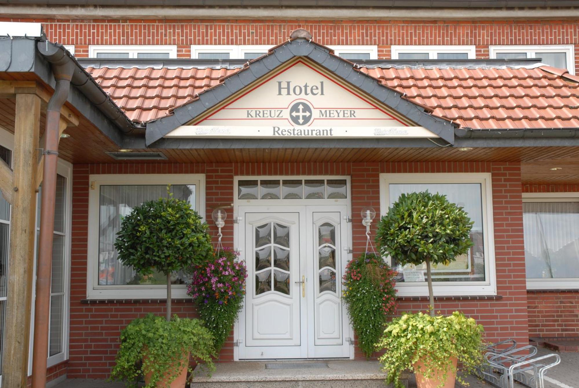 Land-Gut-Hotel Restaurant Kreuz Meyer Stuhr Bagian luar foto