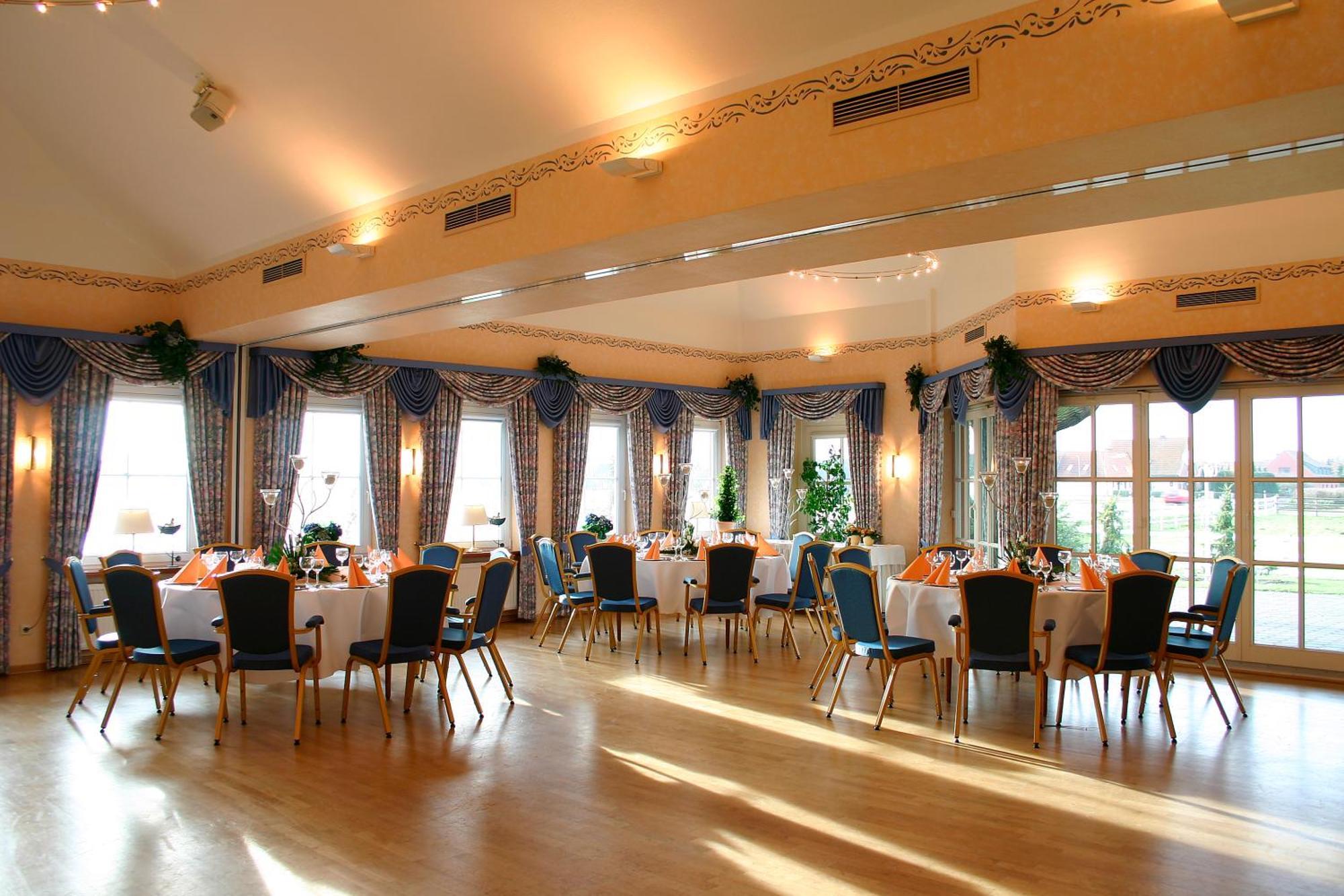 Land-Gut-Hotel Restaurant Kreuz Meyer Stuhr Bagian luar foto