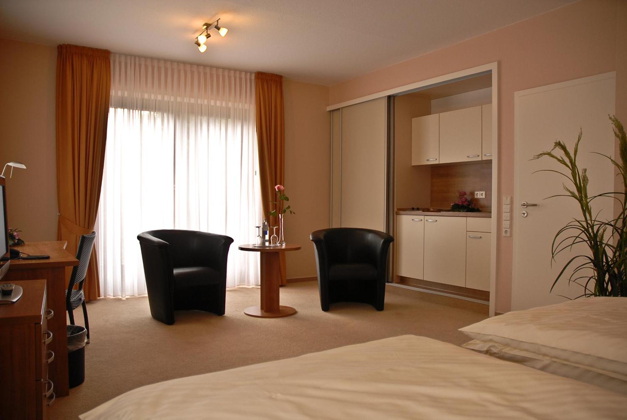 Land-Gut-Hotel Restaurant Kreuz Meyer Stuhr Bagian luar foto