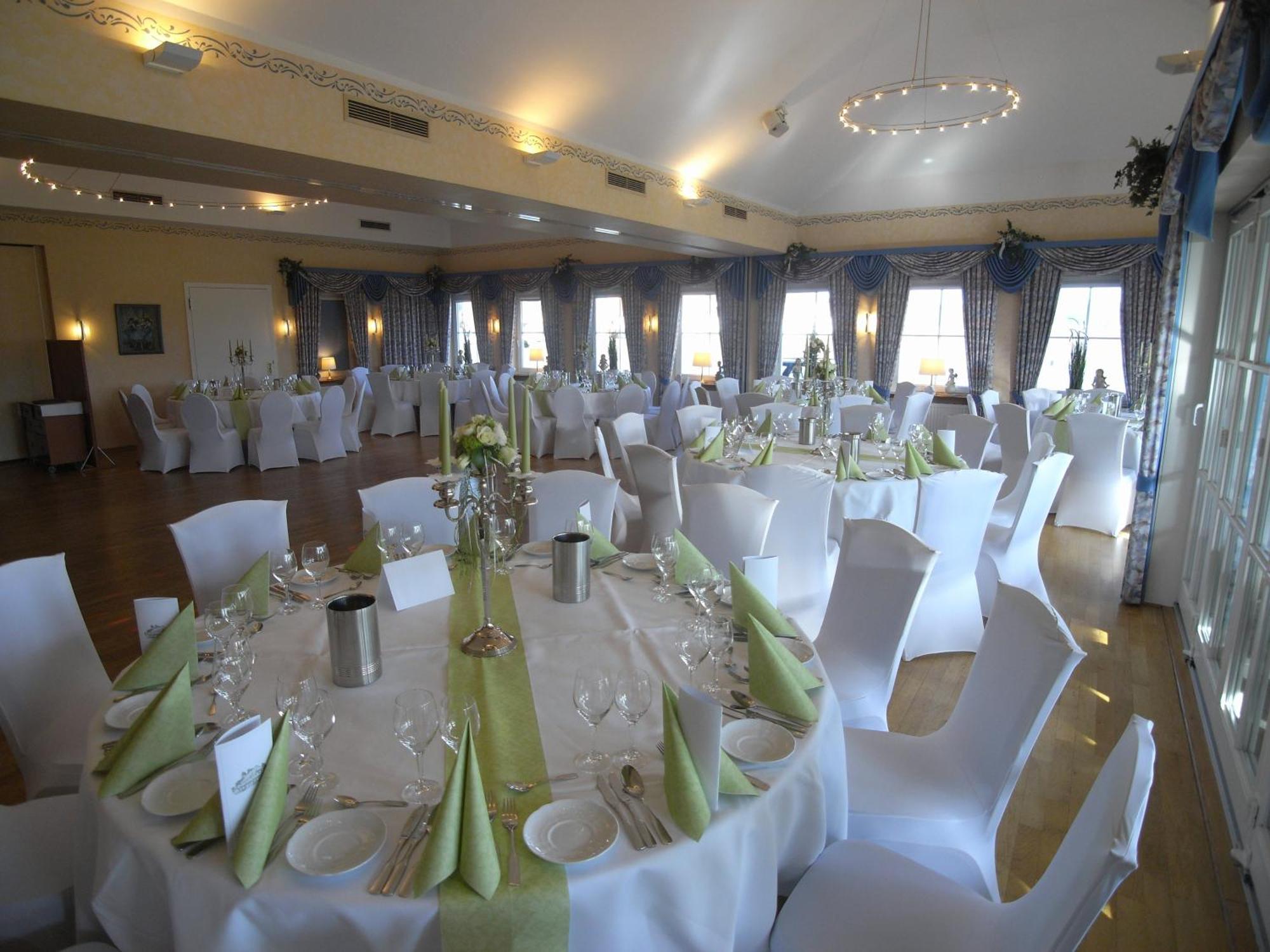 Land-Gut-Hotel Restaurant Kreuz Meyer Stuhr Bagian luar foto